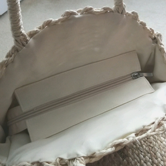 Round Woven Straw Summer Purse - Picture 6 of 11